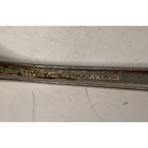 Lot of 4 Oneida Community Tudor Silver Plate Knives & 1 Spreader Floral Pattern - Picture 5 of 10